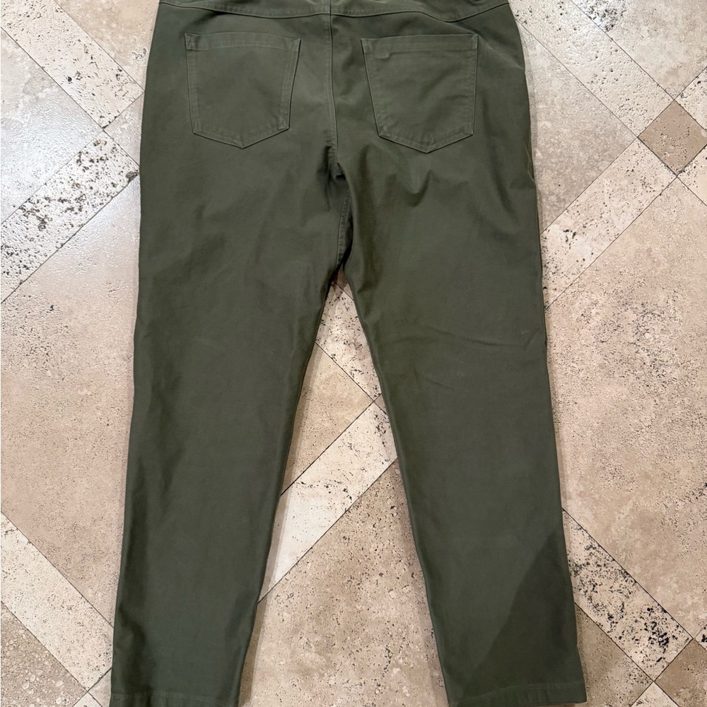 Lululemon Men's Olive Green Pants - Picture 2 of 4